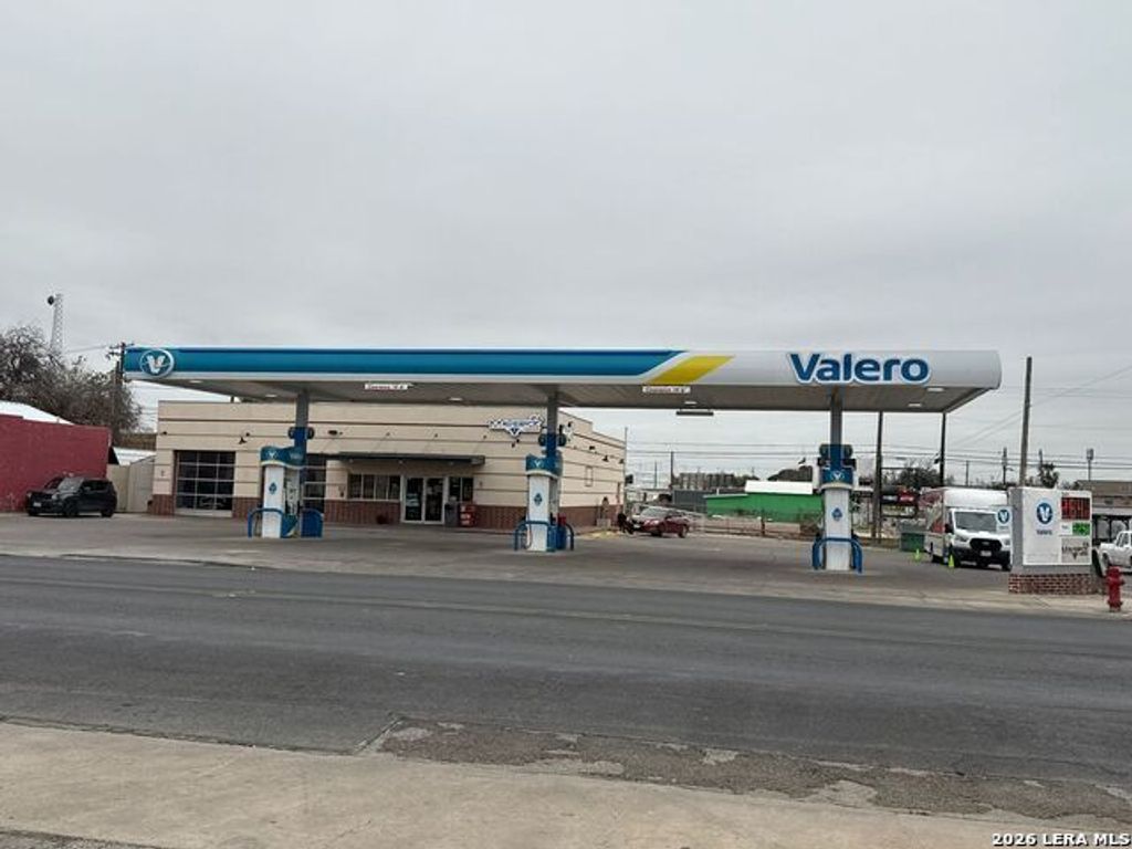 602 E Main St, Eagle Pass