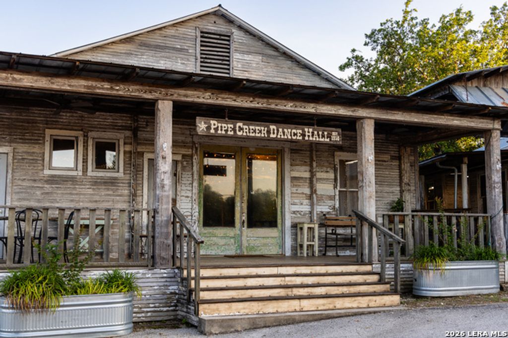 9878 State Highway 16 S, Pipe Creek