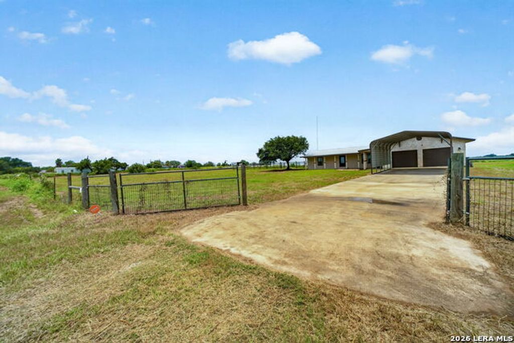 4044 W Fm 476, Poteet