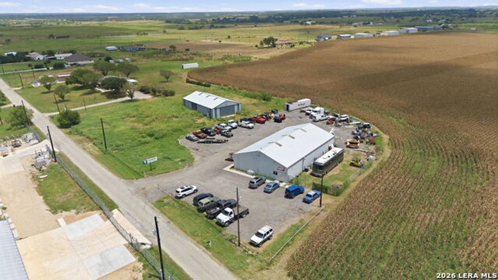 381 Partnership Rd, Seguin