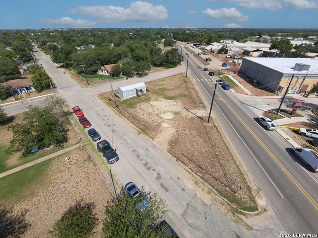 404 N 8th St, Poteet