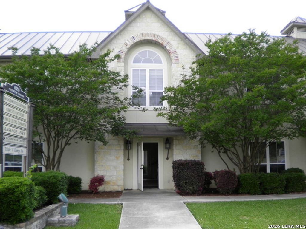 624 N Main 105, Boerne
