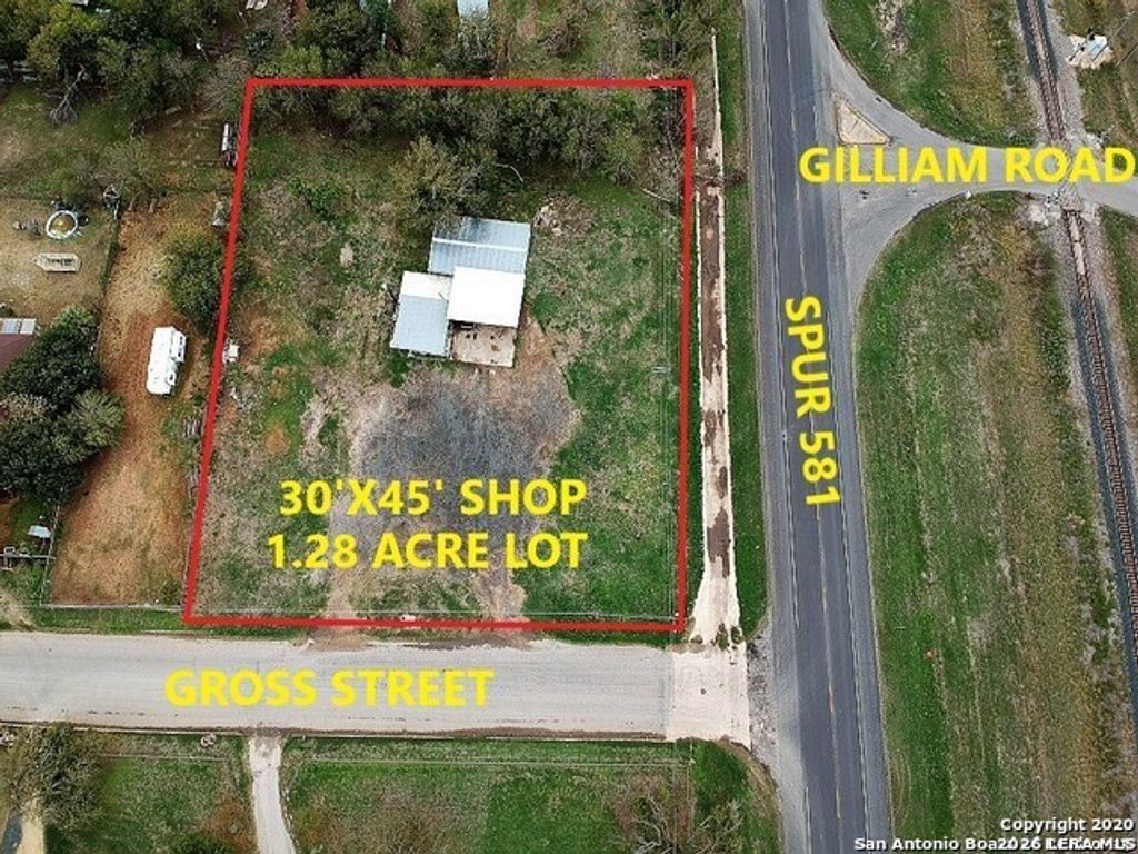 202 E Gross St, Pearsall