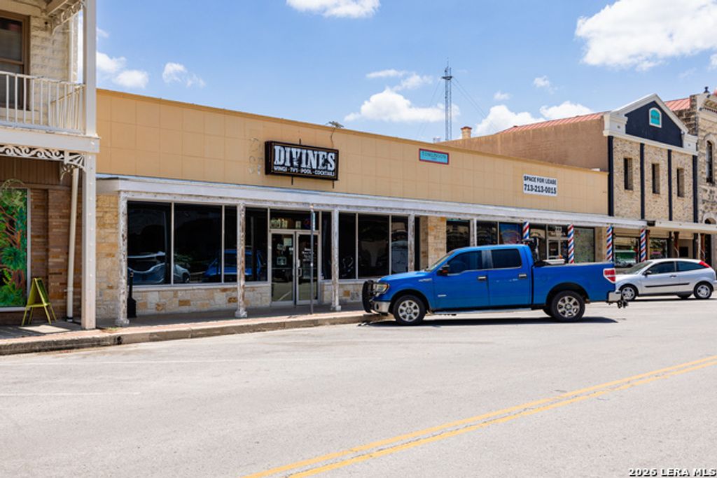 223&225 Earl Garrett St, Kerrville