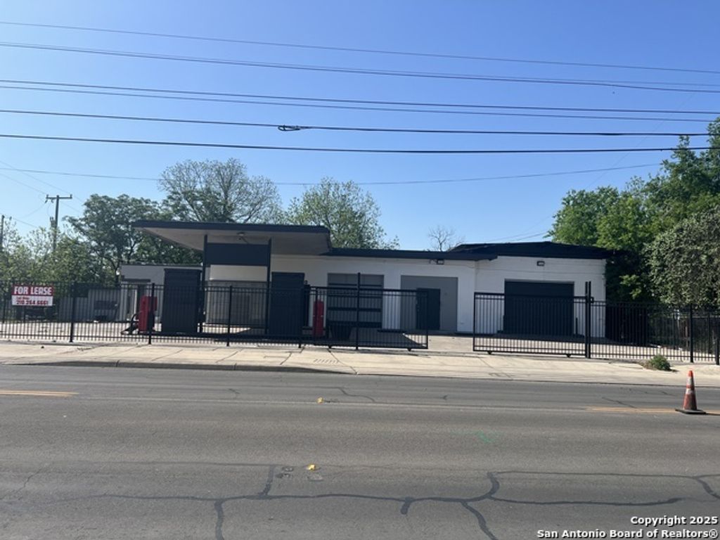1850 E Houston Street 1, San Antonio
