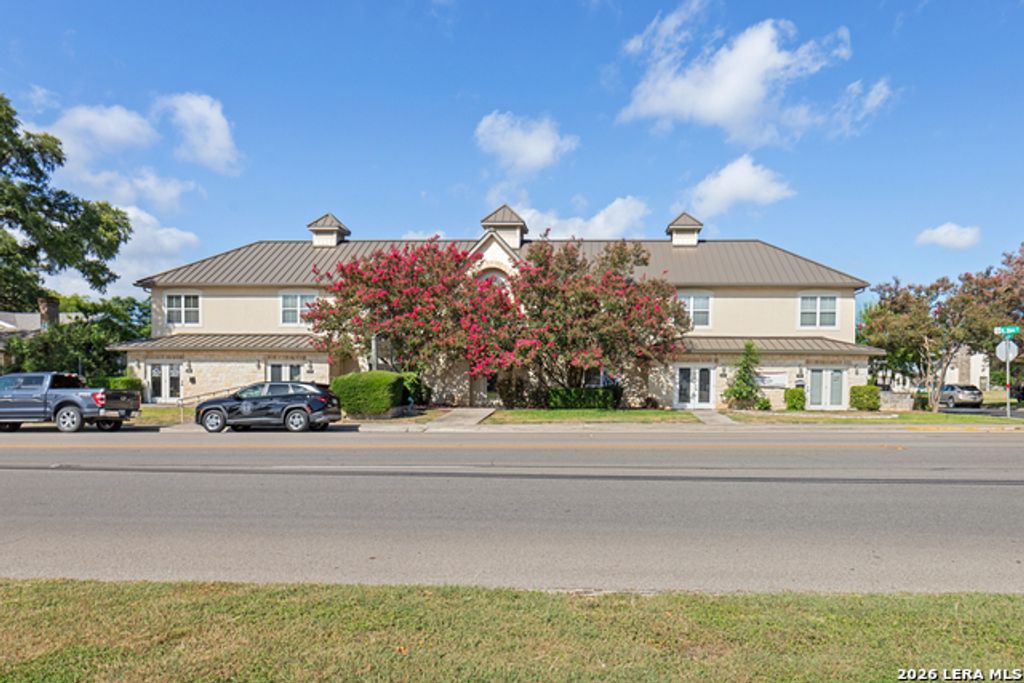 624 N Main St, Boerne