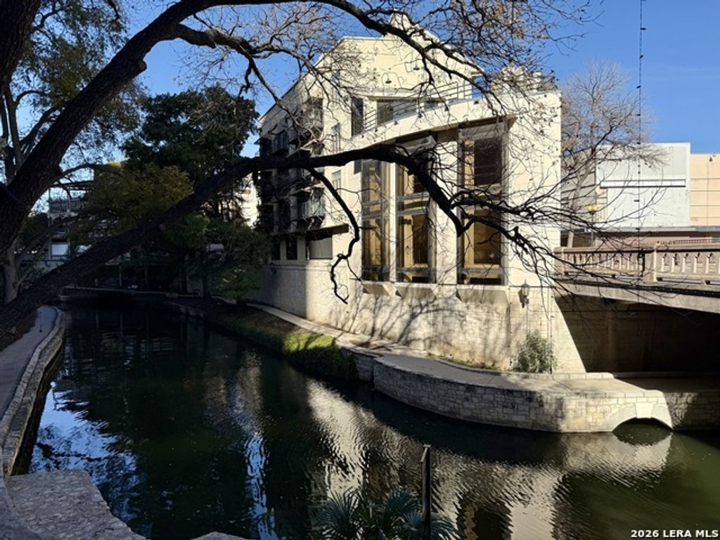 1020 Navarro, San Antonio