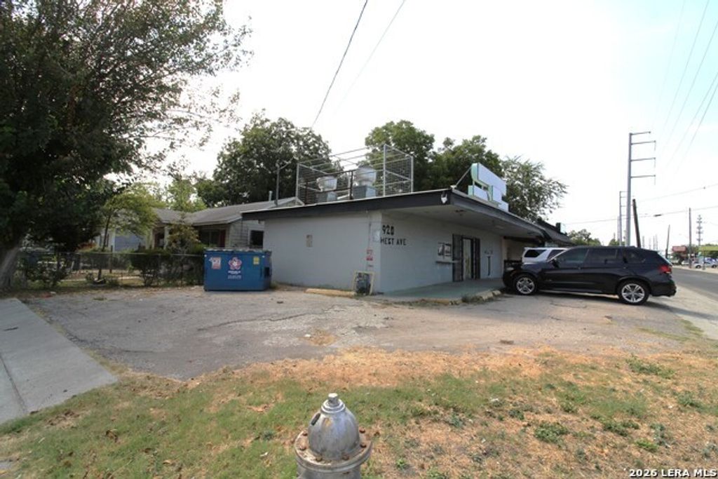 920 West, San Antonio