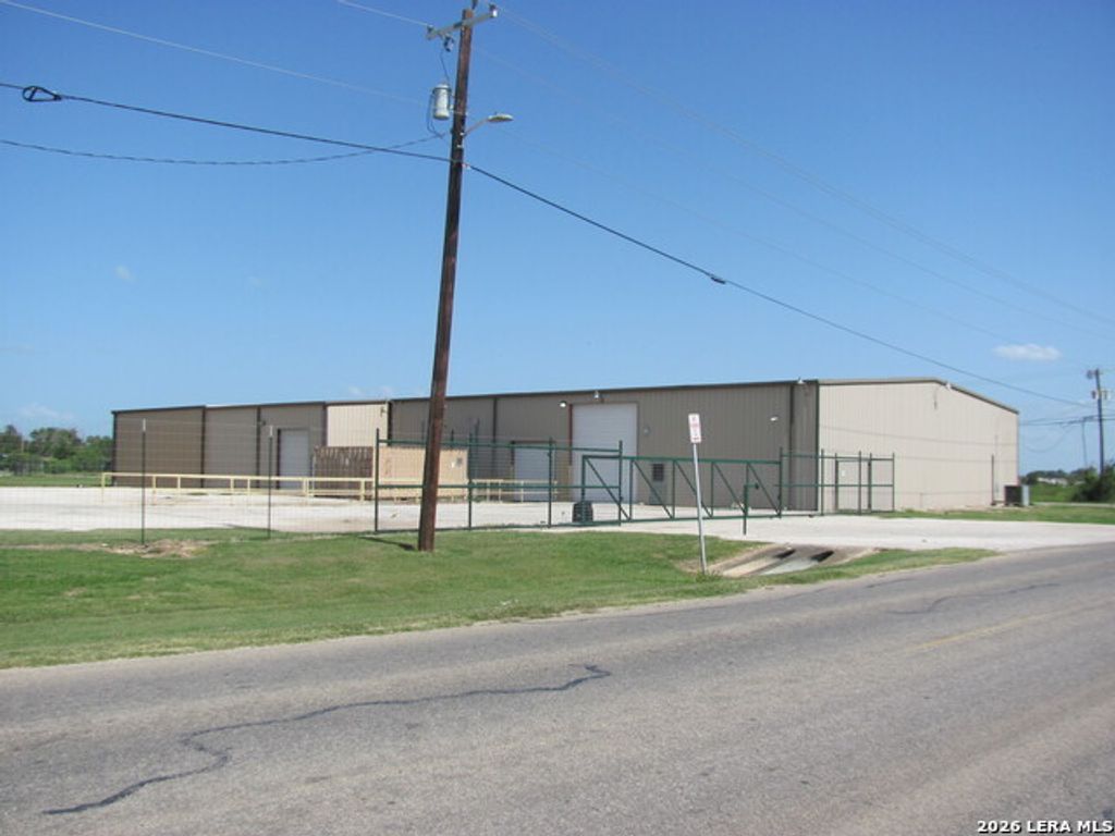 568 Carter Street, Hondo