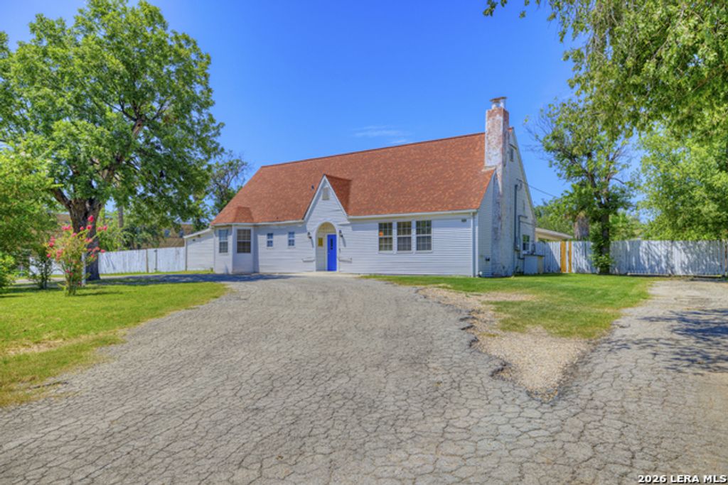 1007 N Getty St, Uvalde