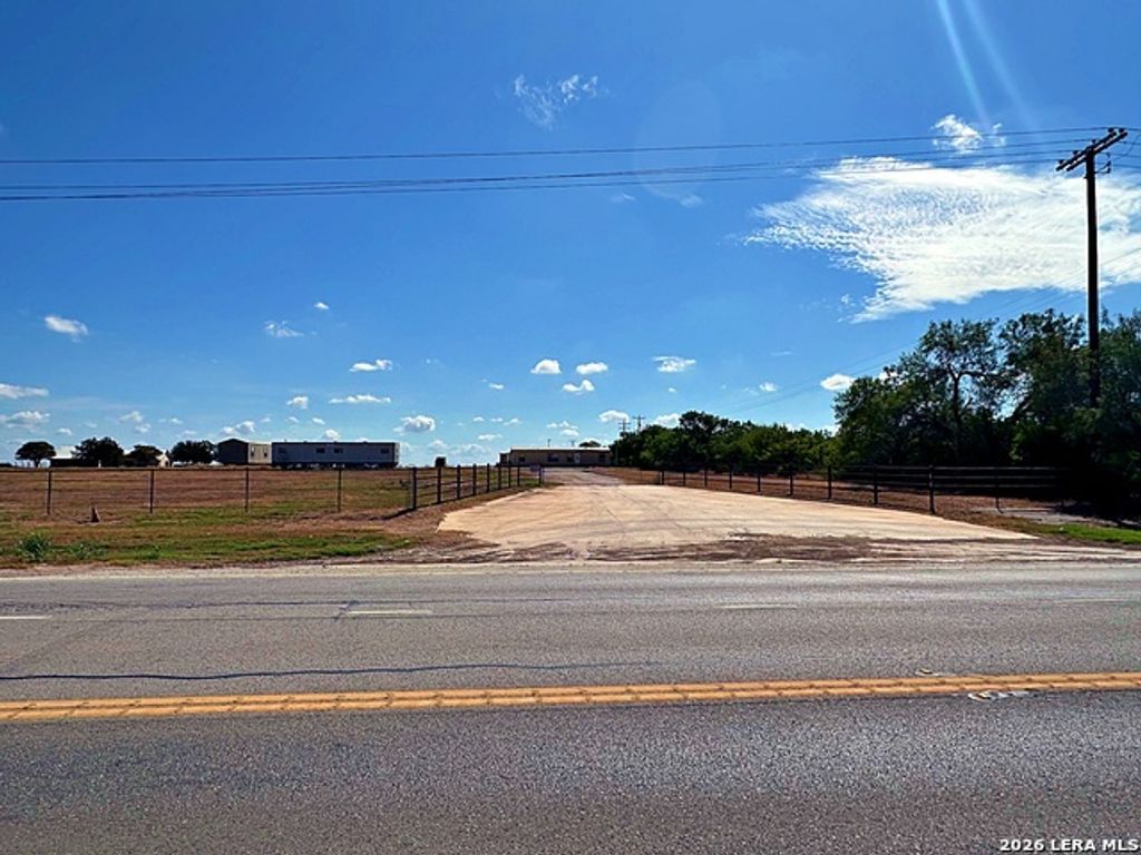 823 S State Highway 16, Jourdanton