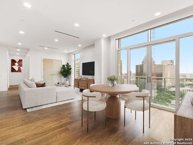 123 Lexington Avenue #1310, San Antonio