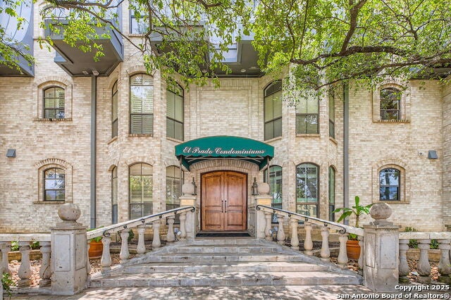 100 W El Prado 111, San Antonio