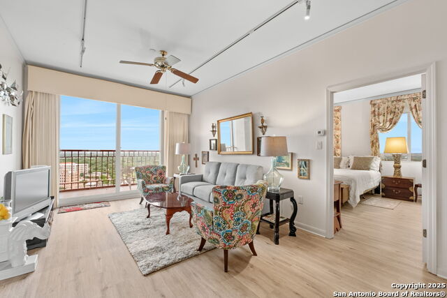 1 Towers Park Ln 2207, San Antonio