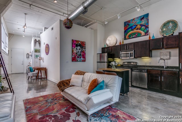 1401 S Flores St 212, San Antonio