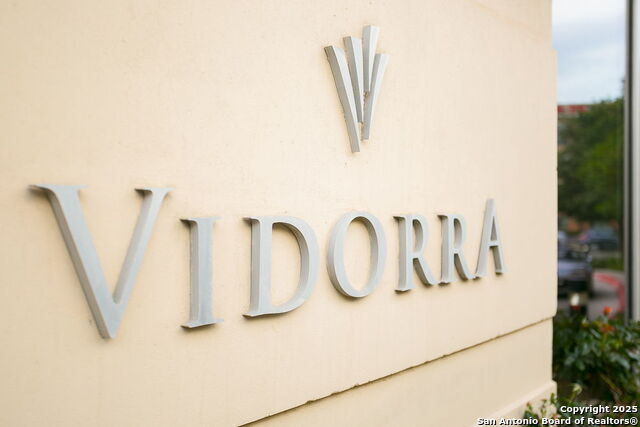 215 Center St 1104, San Antonio