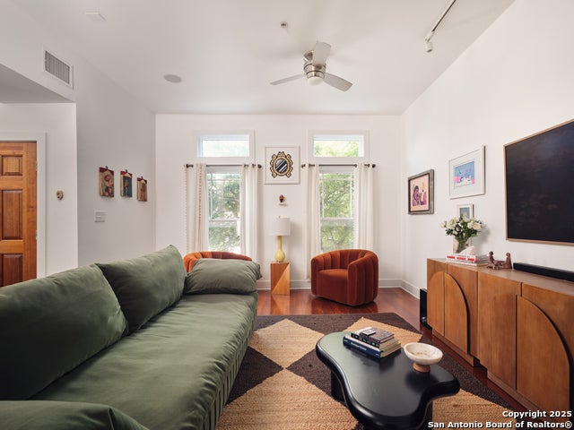 400 E Guenther Street 1203, San Antonio