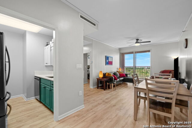 1 Towers Park Ln 1606, San Antonio