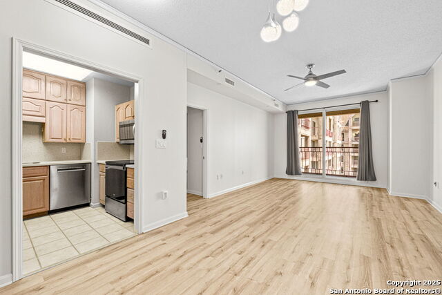 1 Towers Park Ln #2113, San Antonio