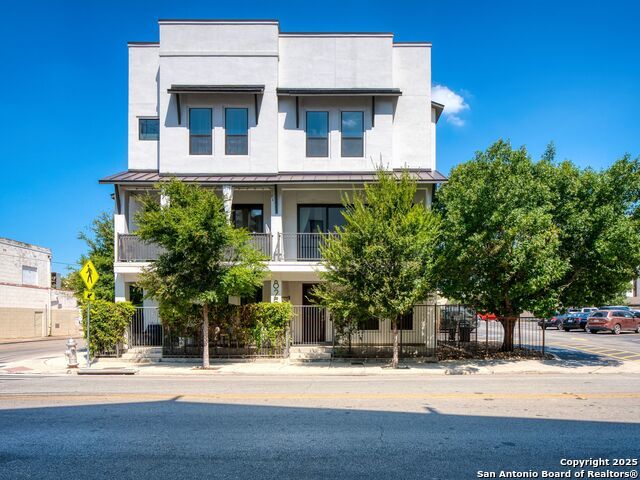 825 N Saint Mary's Street 102, San Antonio