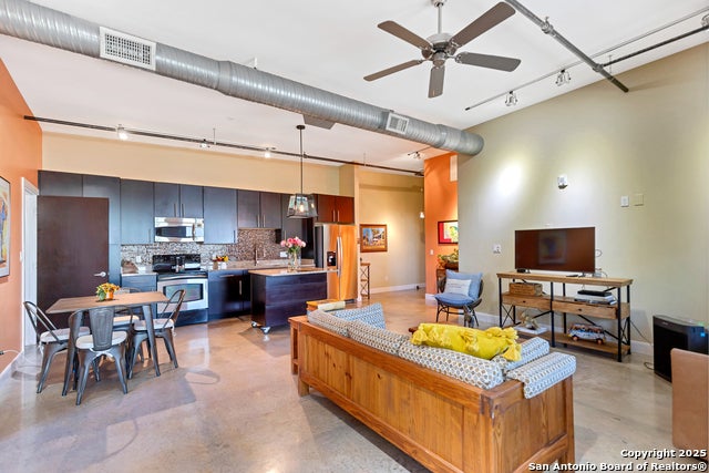 831 S Flores 3202, San Antonio