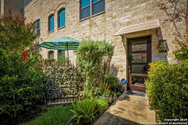 1202 S Flores 104, San Antonio