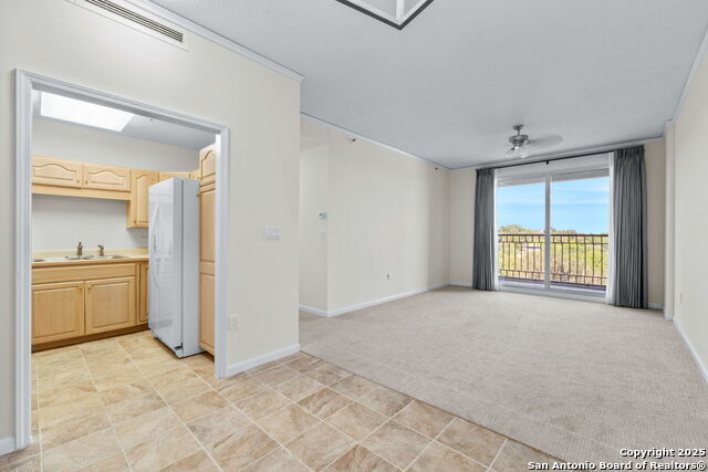 1 Towers Park Ln #402, San Antonio