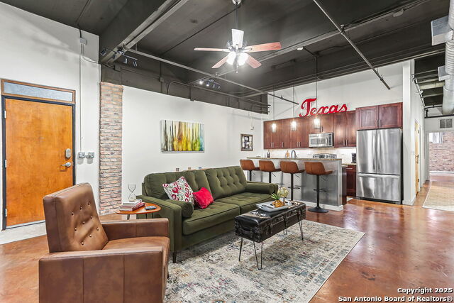 1339 S Flores #106b, San Antonio