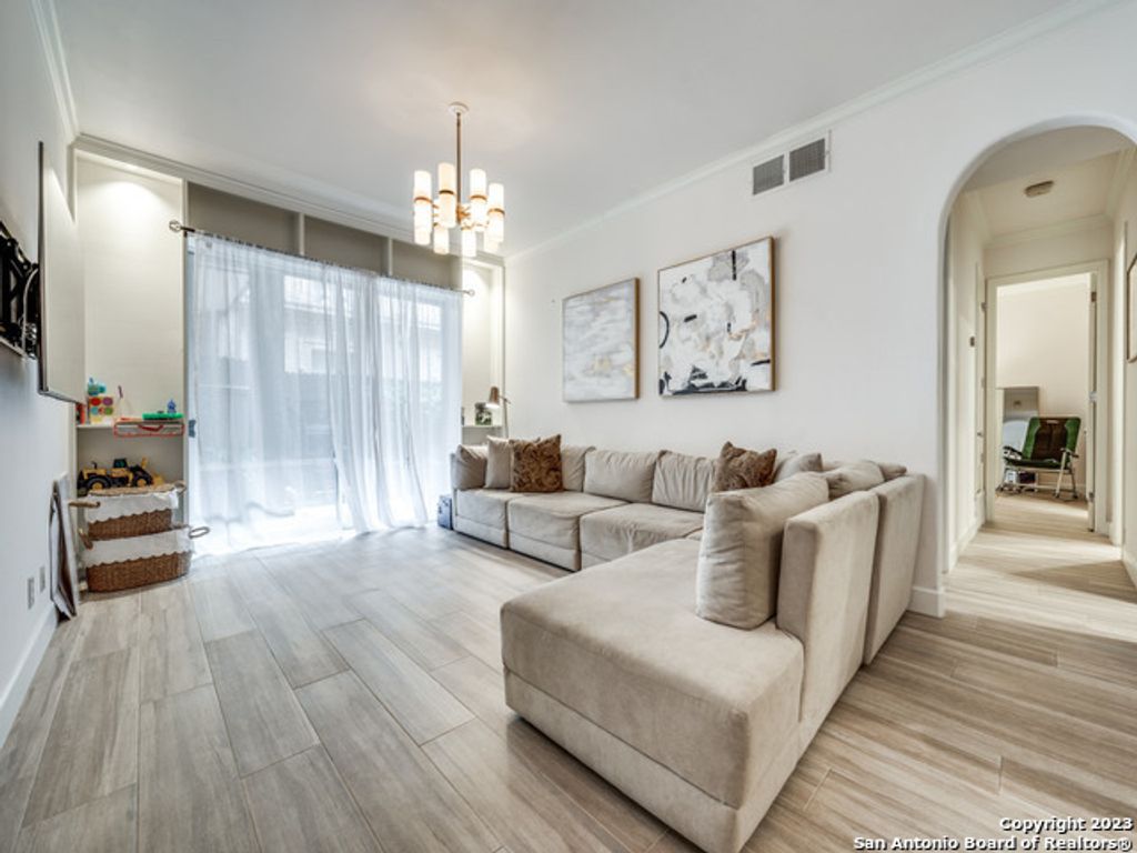 7711 Broadway 9b, San Antonio