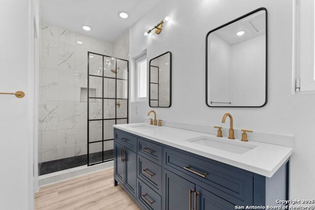 106 Bank St 103, San Antonio