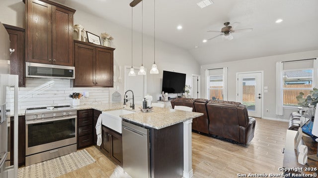 230 Navarro # 6-b, Seguin