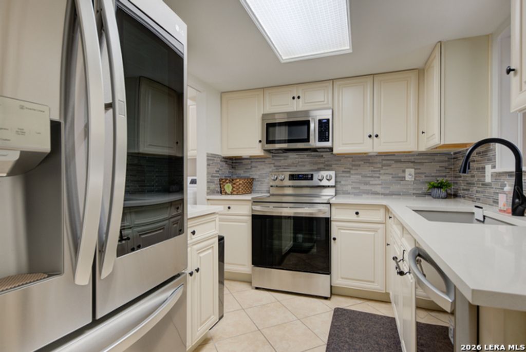 11303 Vance Jackson L2, San Antonio