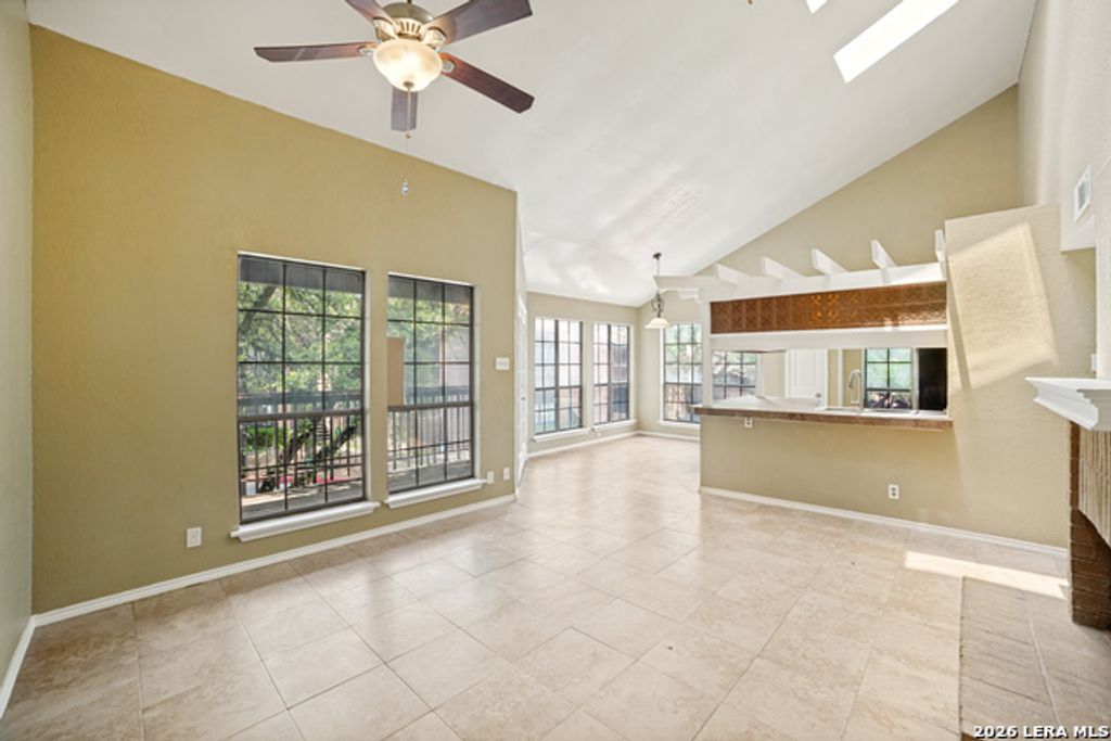 8633 Datapoint Drive 204, San Antonio