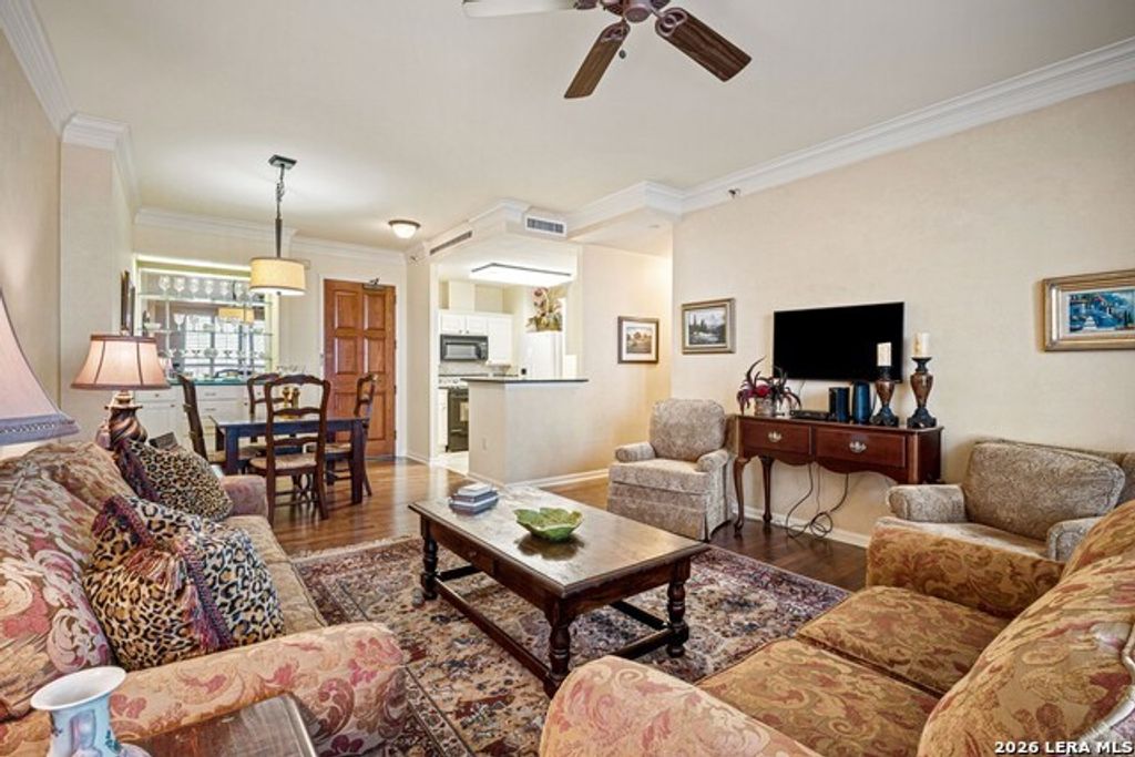 1 Towers Park Ln 810, San Antonio