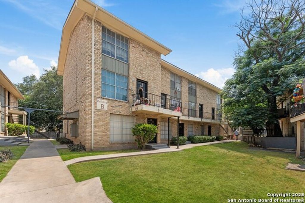 6611 Southpoint St B124, San Antonio