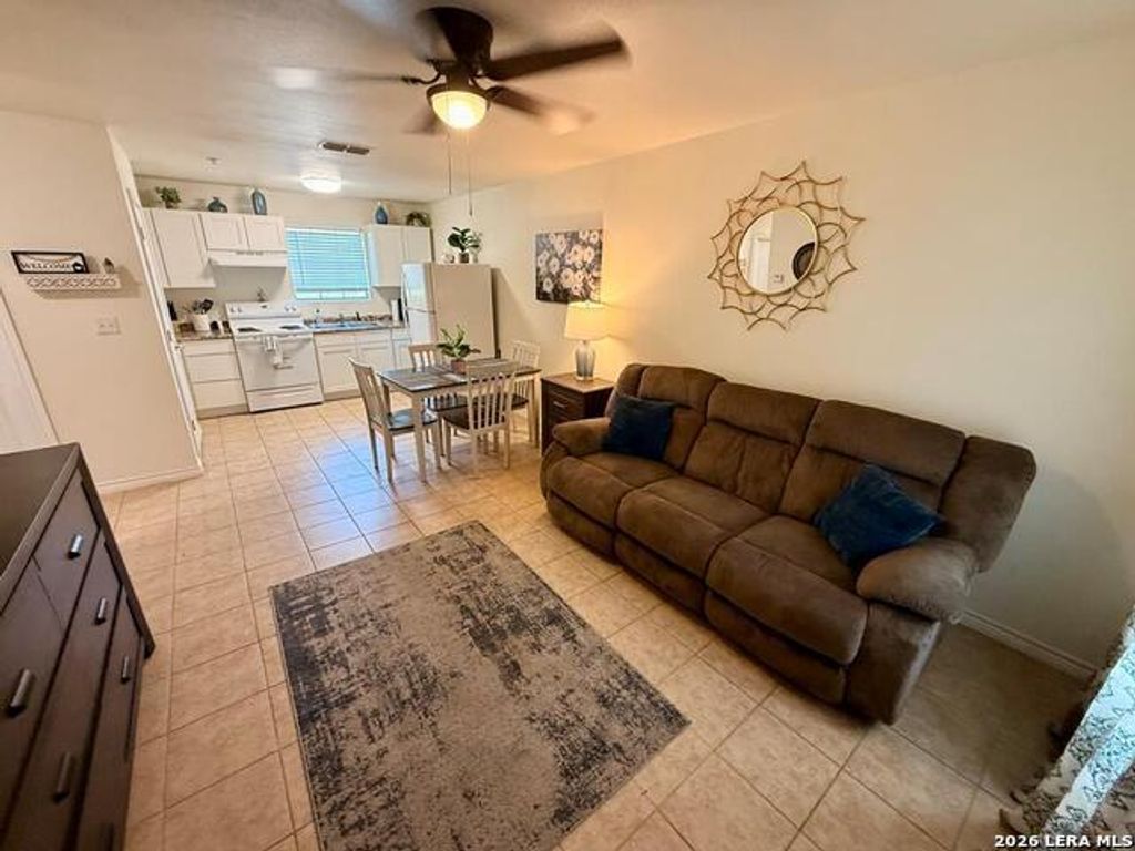 391 Riverside Dr 15, Eagle Pass