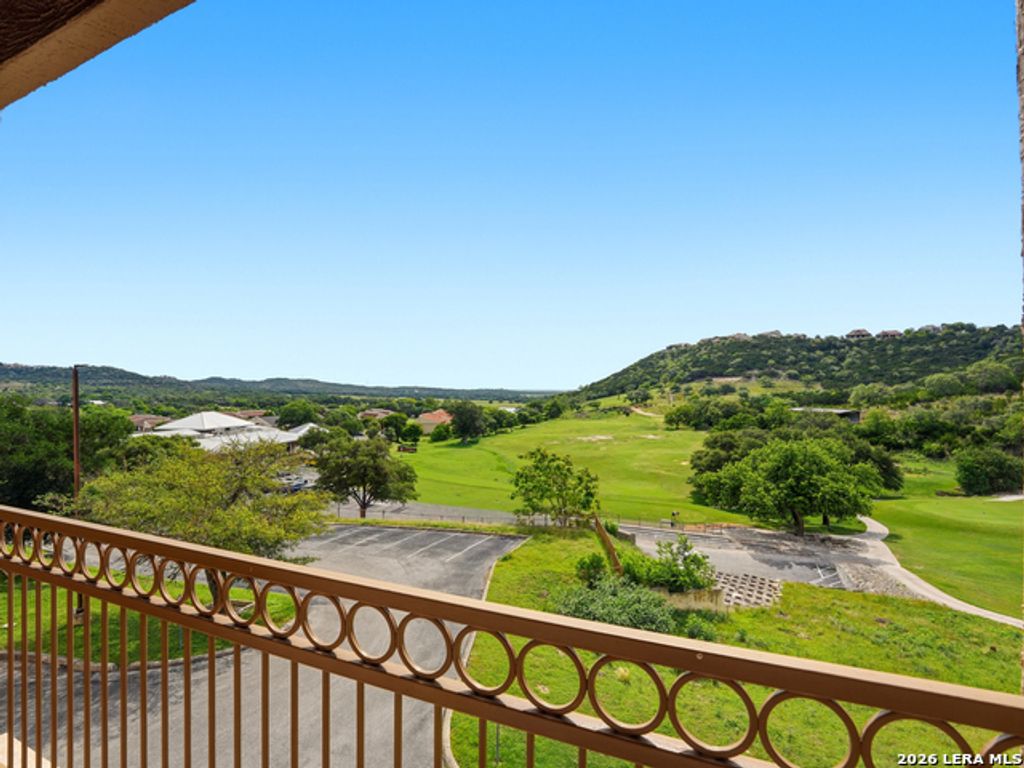 20 Tapatio Dr E 205, Boerne