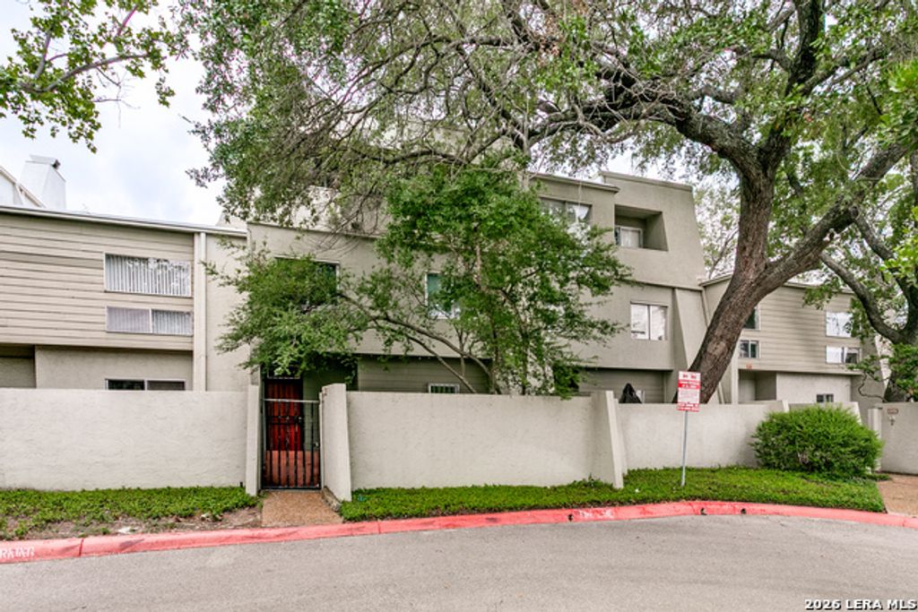 3102 Eisenhauer A-3, San Antonio