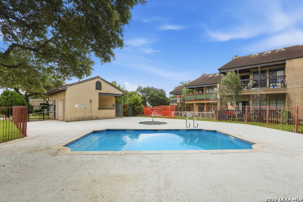 6100 Woodlake Pkwy 605, San Antonio
