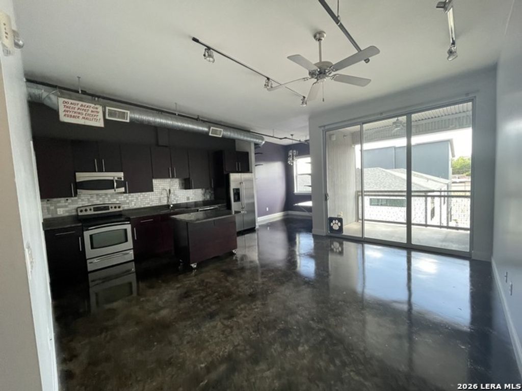 831 S Flores Street 3210, San Antonio