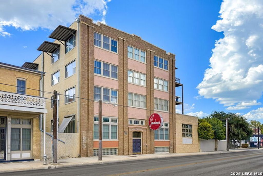 831 S Flores Street 3210, San Antonio