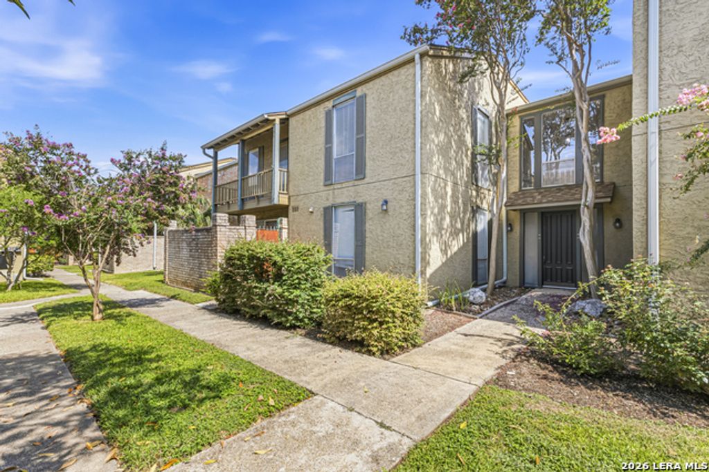 3678 Hidden Dr 905, San Antonio