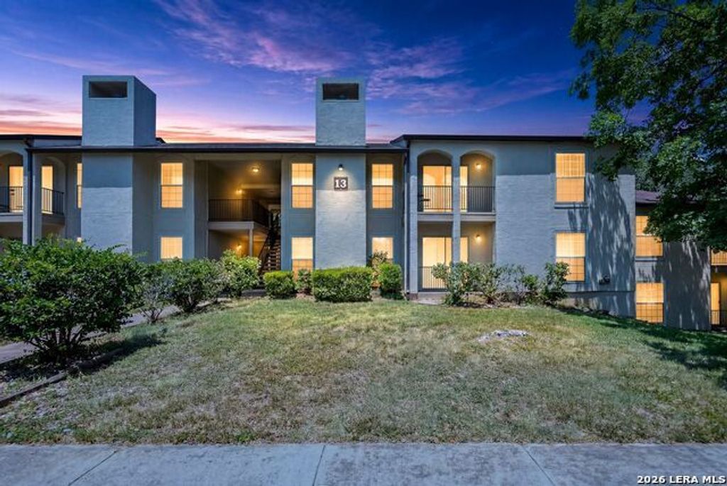8702 Village Dr 1302, San Antonio