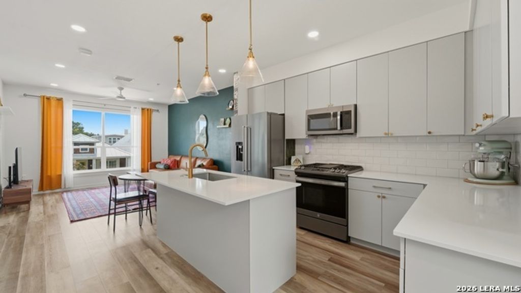 653 Stadtbach St # 6, New Braunfels
