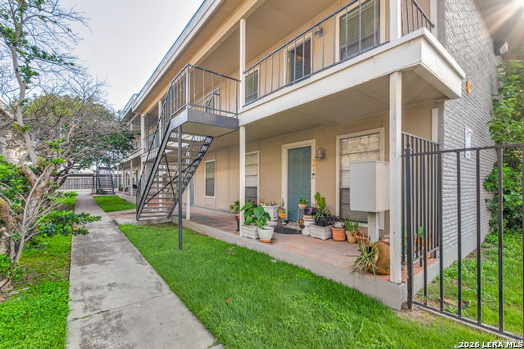 255 E Rampart Dr 401, San Antonio