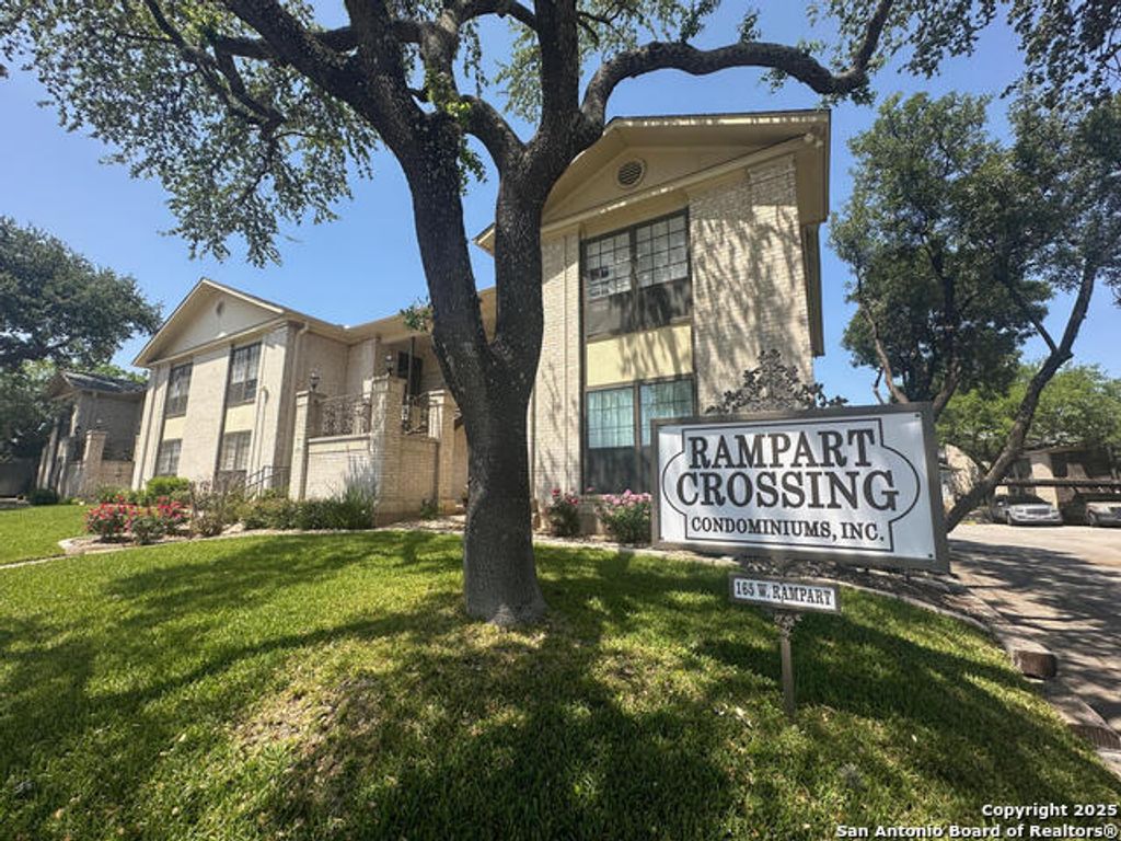 165 W Rampart Drive 805, San Antonio