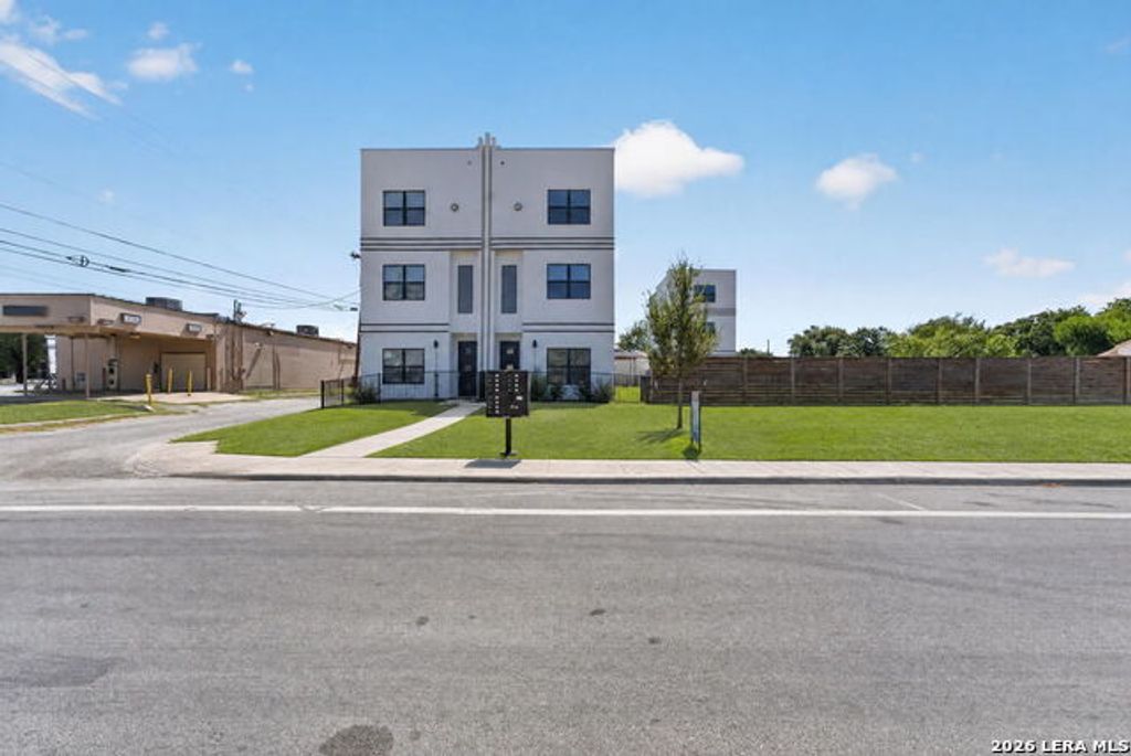 1735 W Gramercy Pl 301, San Antonio