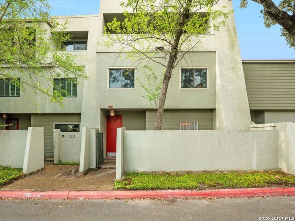 3102 Eisenhauer Road B-13, San Antonio