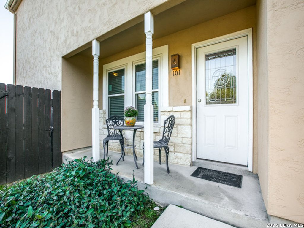 3202 Eisenhauer Rd 101, San Antonio