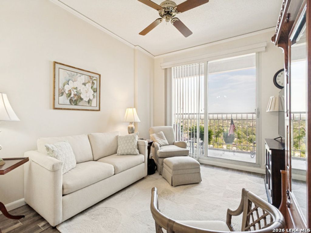 1 Towers Park Ln 1604, San Antonio